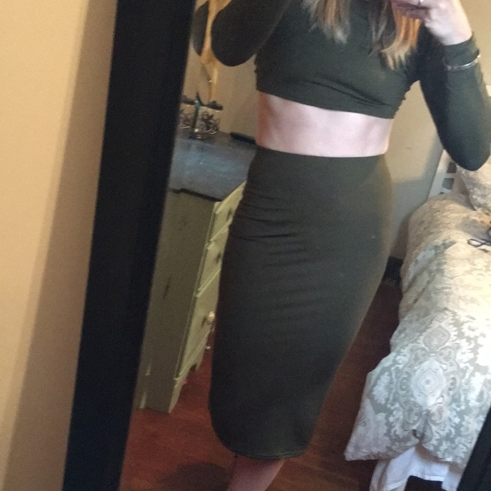 Two piece pencil skirt and cropped top - Picture 4 of 6
